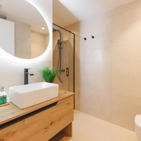 Bravissimo Palau Firal, Near Parc La Devesa *